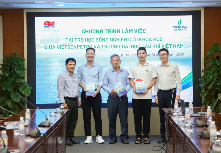 Vietsovpetro và PVU tiếp tục tăng cường hợp tác trong công tác đào tạo và nghiên cứu khoa học: “Gắn kết tri thức, ươm mầm thế hệ kỹ sư trẻ” Vietsovpetro và PVU tăng cường hợp tác trong công tác đào tạo và nghiên cứu khoa học