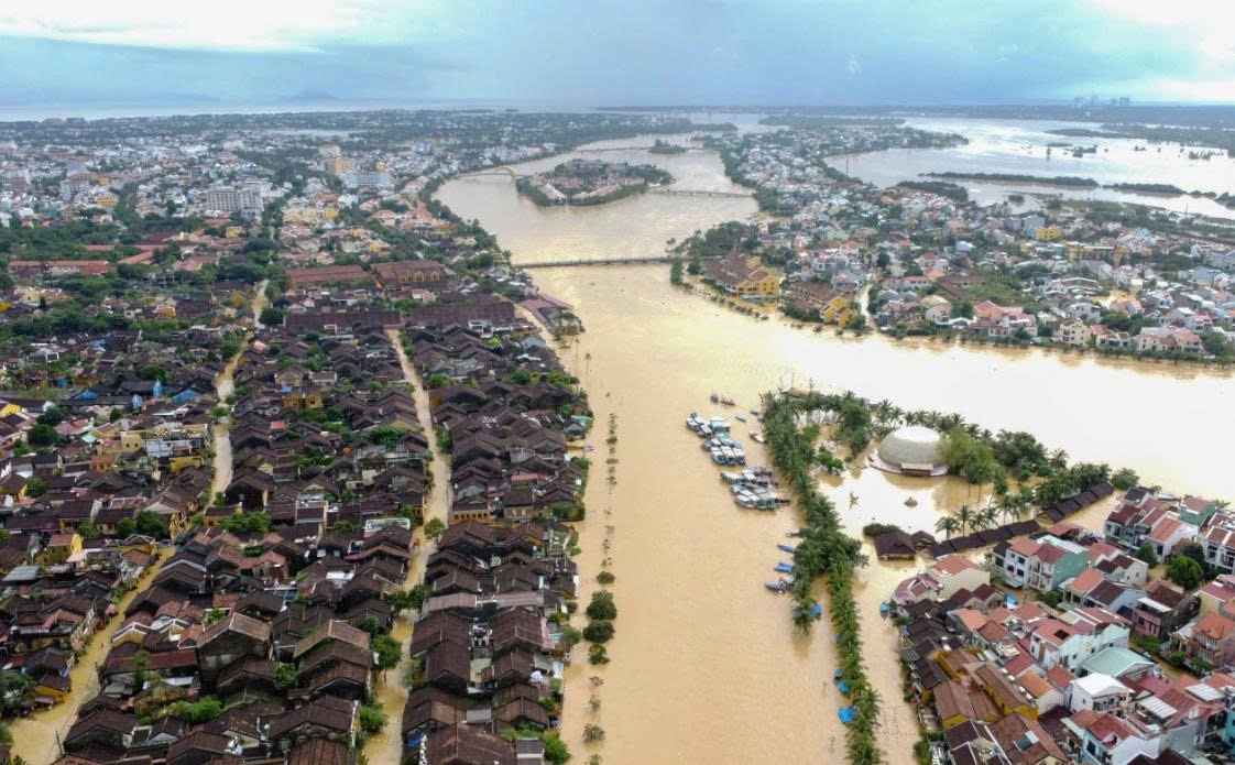 [Chùm ảnh] Hội An chìm trong cơn lũ lịch sử, vượt mức năm Giáp Thìn 1964