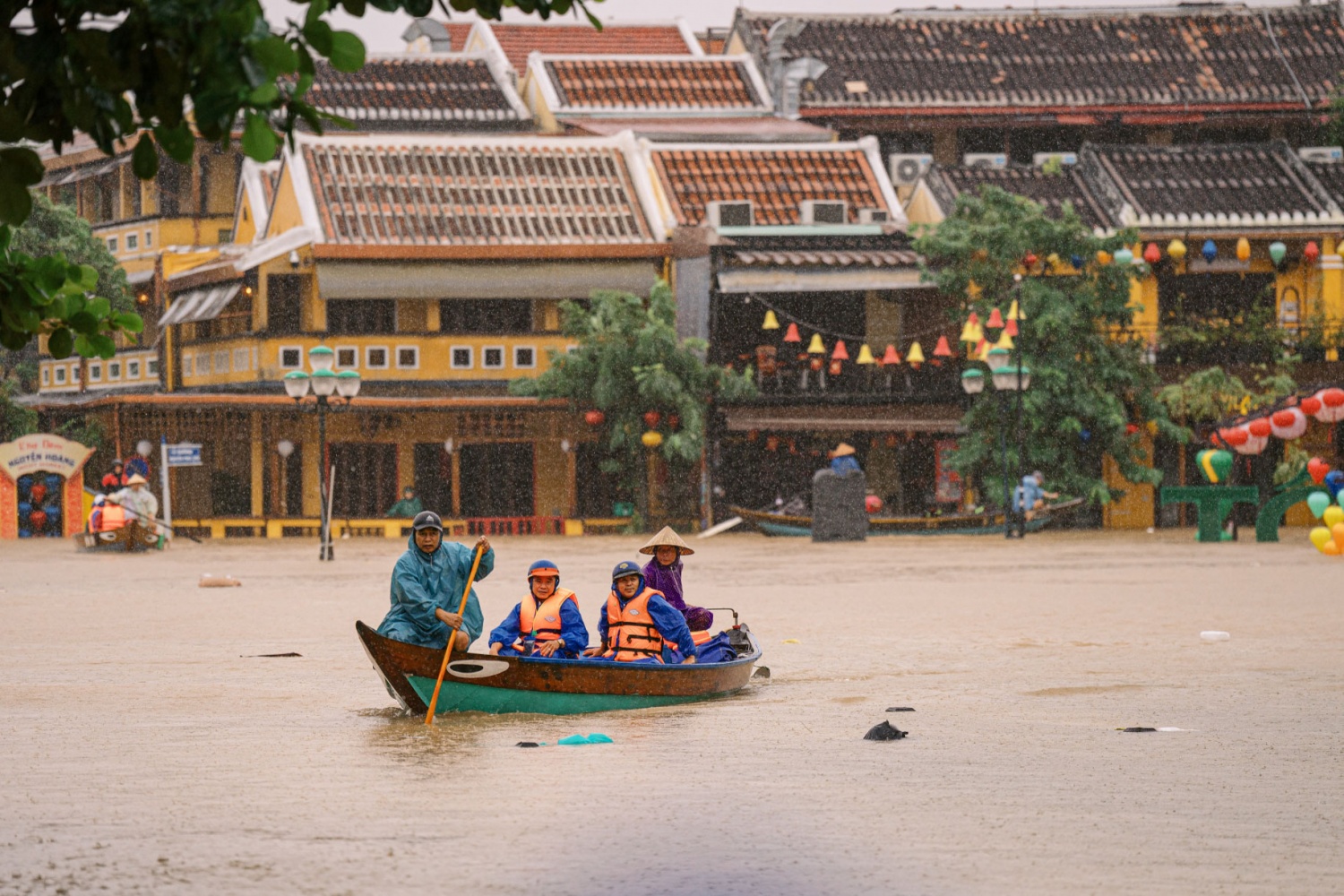 Thủ tướng quyết định hỗ trợ khẩn cấp 100 tỷ đồng cho Đà Nẵng Thủ tướng quyết định hỗ trợ khẩn cấp 100 tỷ đồng cho Đà Nẵng