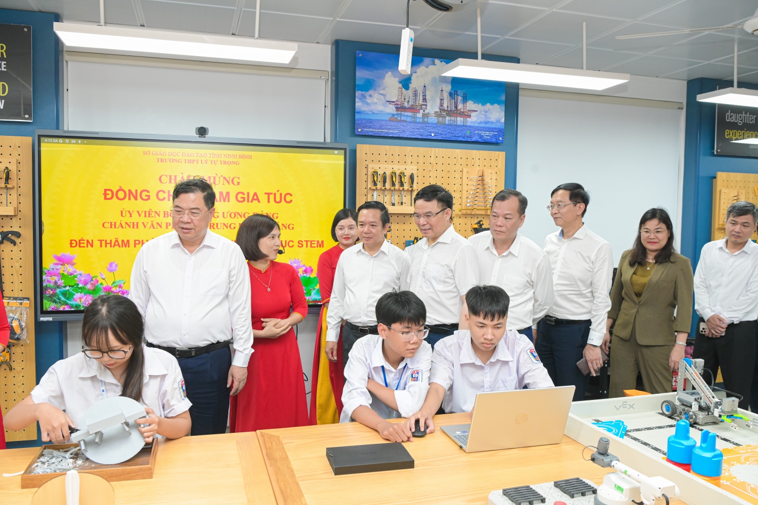 STEM Innovation Petrovietnam: Nơi ươm mầm công nghệ cao, vì đất nước hùng cường STEM Innovation Petrovietnam: Nơi ươm mầm công nghệ cao, vì đất nước hùng cường