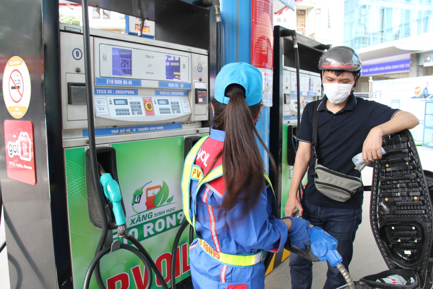 Giá xăng vượt 20.000 đồng/lít, tăng mạnh cùng các mặt hàng dầu