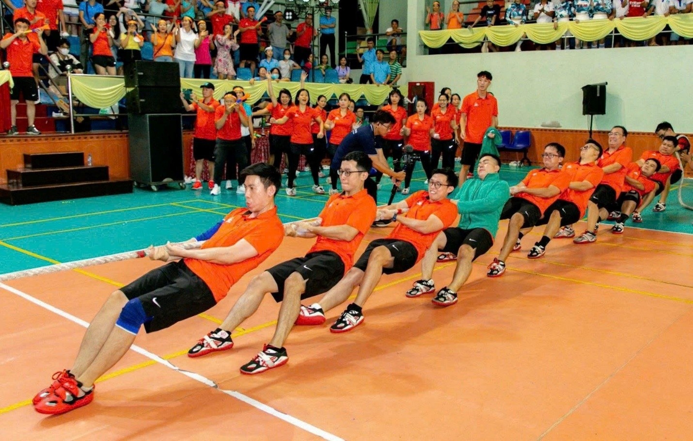 Đội kéo co nam CQĐH tại Đại hội thể thao PV GAS Đội kéo co nam CQĐH tại Đại hội thể thao PV GAS