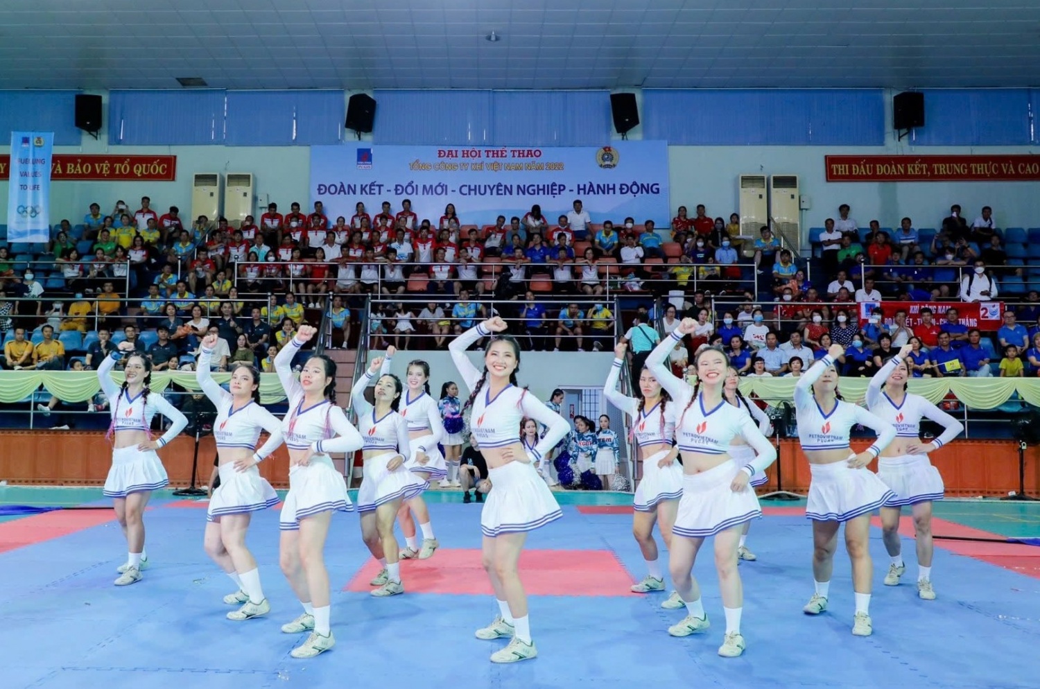 Nữ CQĐH tỏa sáng và giành giải nhất phần thi nhảy cổ động tại Đại hội thể thao PV GAS Nữ CQĐH tỏa sáng và giành giải nhất phần thi nhảy cổ động tại Đại hội thể thao PV GAS