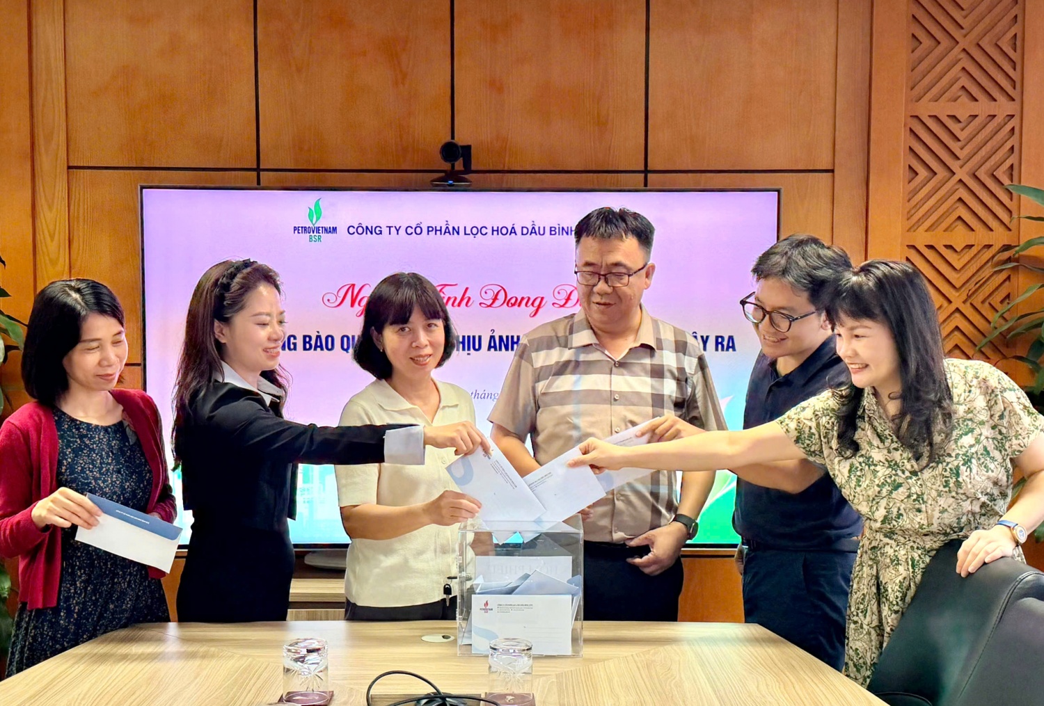 BSR quyên góp ủng hộ đồng bào Quảng Ngãi khắc phục hậu quả mưa lũ BSR quyên góp ủng hộ đồng bào Quảng Ngãi khắc phục hậu quả mưa lũ