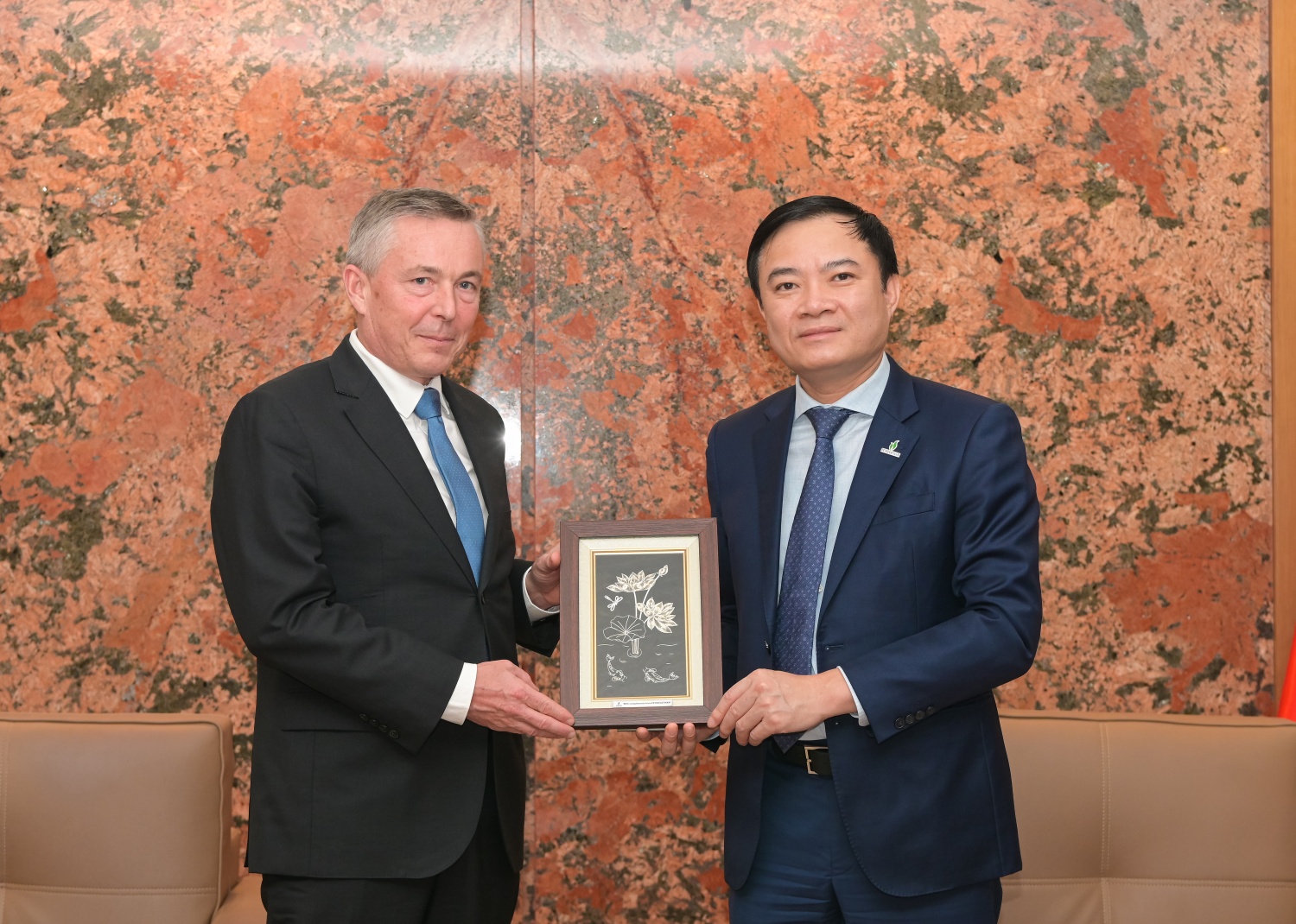 Petrovietnam và Perenco đẩy mạnh hợp tác trong lĩnh vực năng lượng Petrovietnam và Perenco đẩy mạnh hợp tác trong lĩnh vực năng lượng