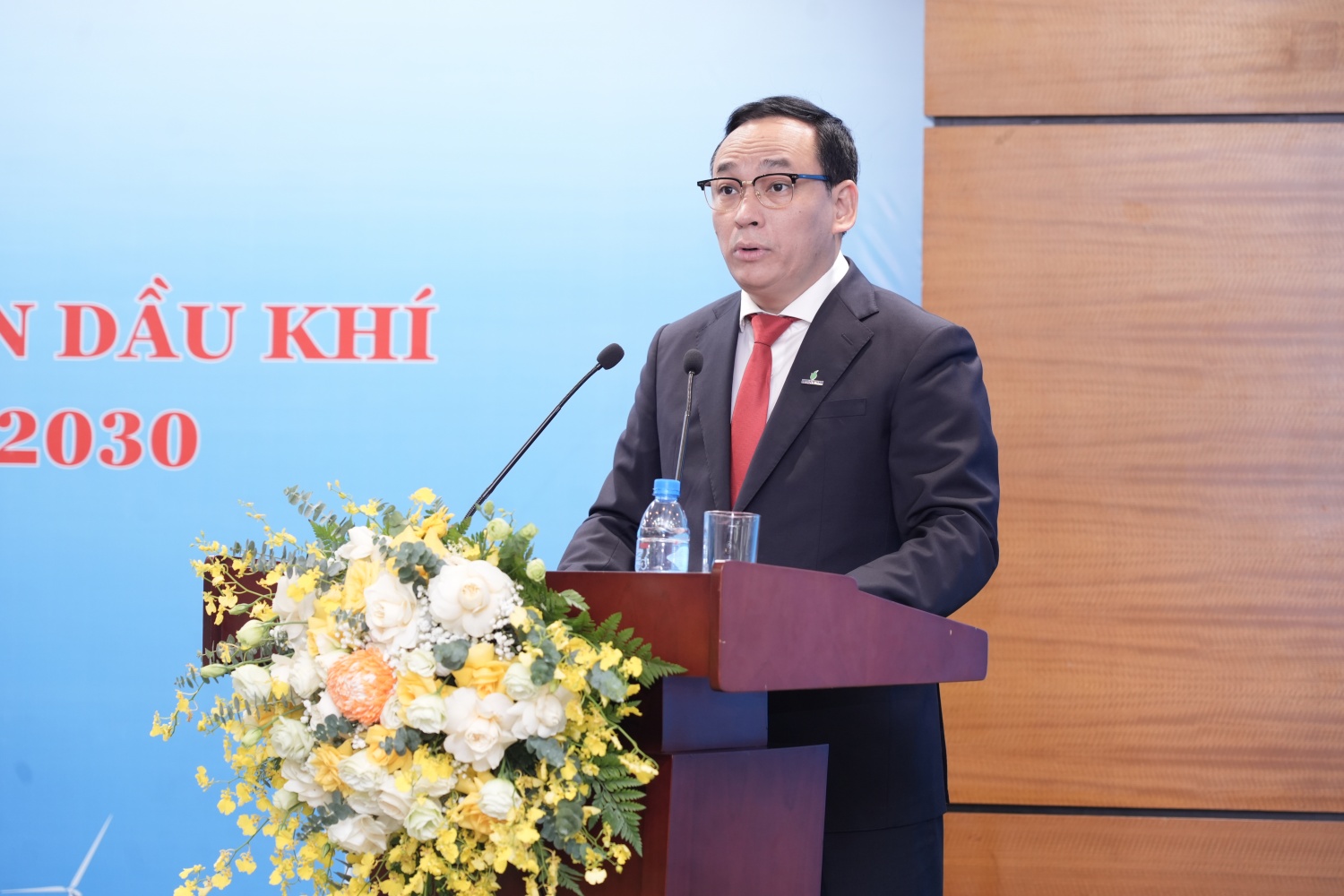 Đồng chí Trịnh Tuấn Anh, Ủy viên BCH Công đoàn khóa I, Chuyên viên Phòng Thương mại Chi nhánh báo cáo Thẩm tra tư cách đại biểu dự Đại hội Đồng chí Trịnh Tuấn Anh, Ủy viên BCH Công đoàn khóa I, Chuyên viên Phòng Thương mại Chi nhánh báo cáo Thẩm tra tư cách đại biểu dự Đại hội