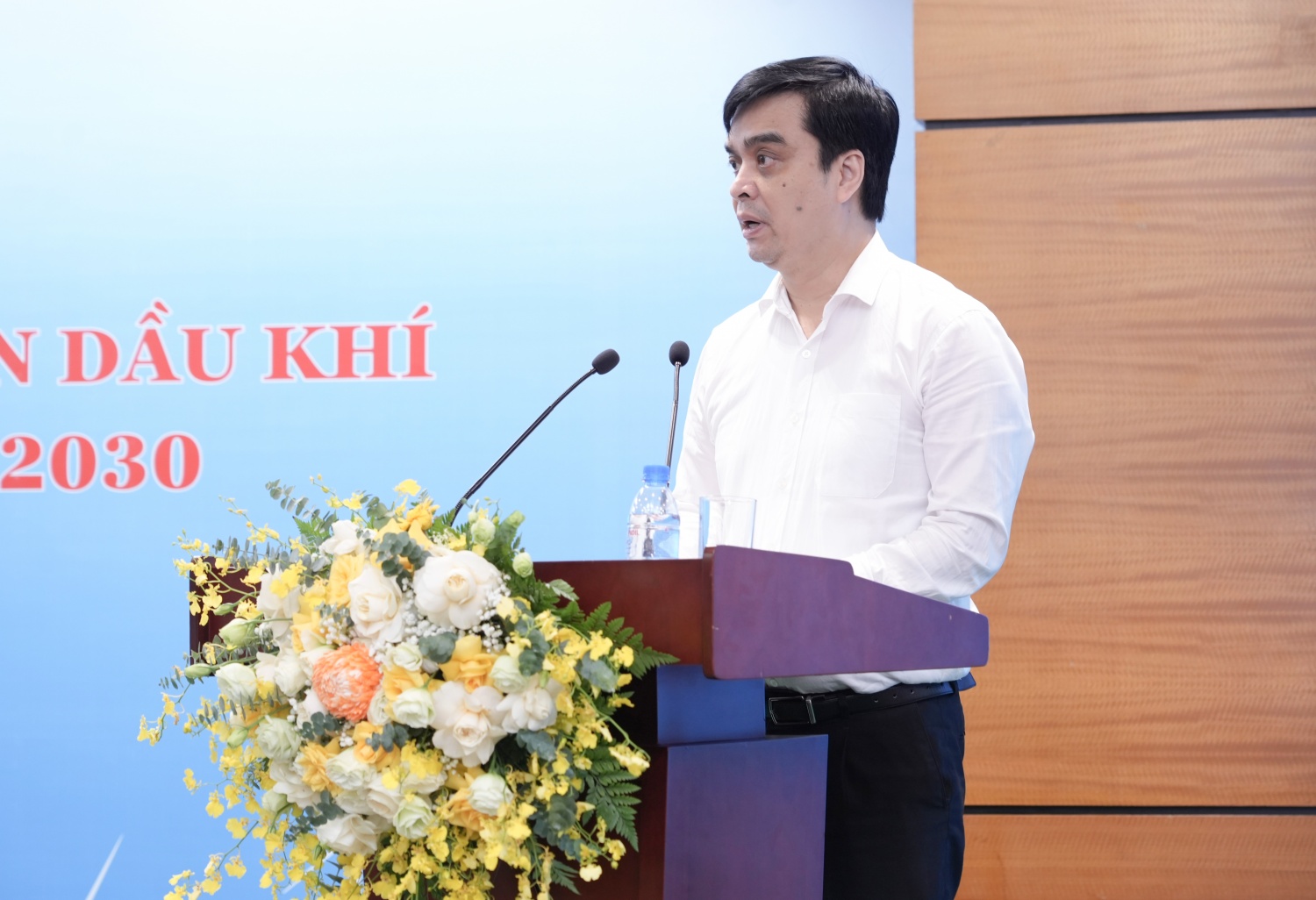 Đồng chí Nguyễn Minh Đạo, Phó Bí thư Đảng uỷ phụ trách Đảng bộ, Giám đốc Chi nhánh phát biểu tại Đại hội Đồng chí Nguyễn Minh Đạo, Phó Bí thư Đảng uỷ phụ trách Đảng bộ, Giám đốc Chi nhánh phát biểu tại Đại hội