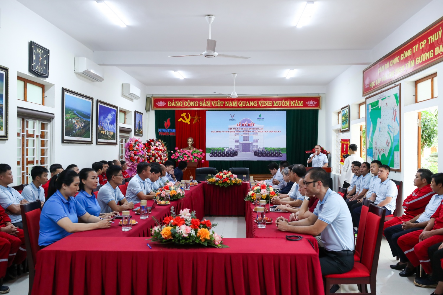 Thủy điện Hủa Na hợp tác cùng Vinfast nỗ lực thúc đẩy chuyển đổi năng lượng xanh Thủy điện Hủa Na hợp tác cùng Vinfast nỗ lực thúc đẩy chuyển đổi năng lượng xanh