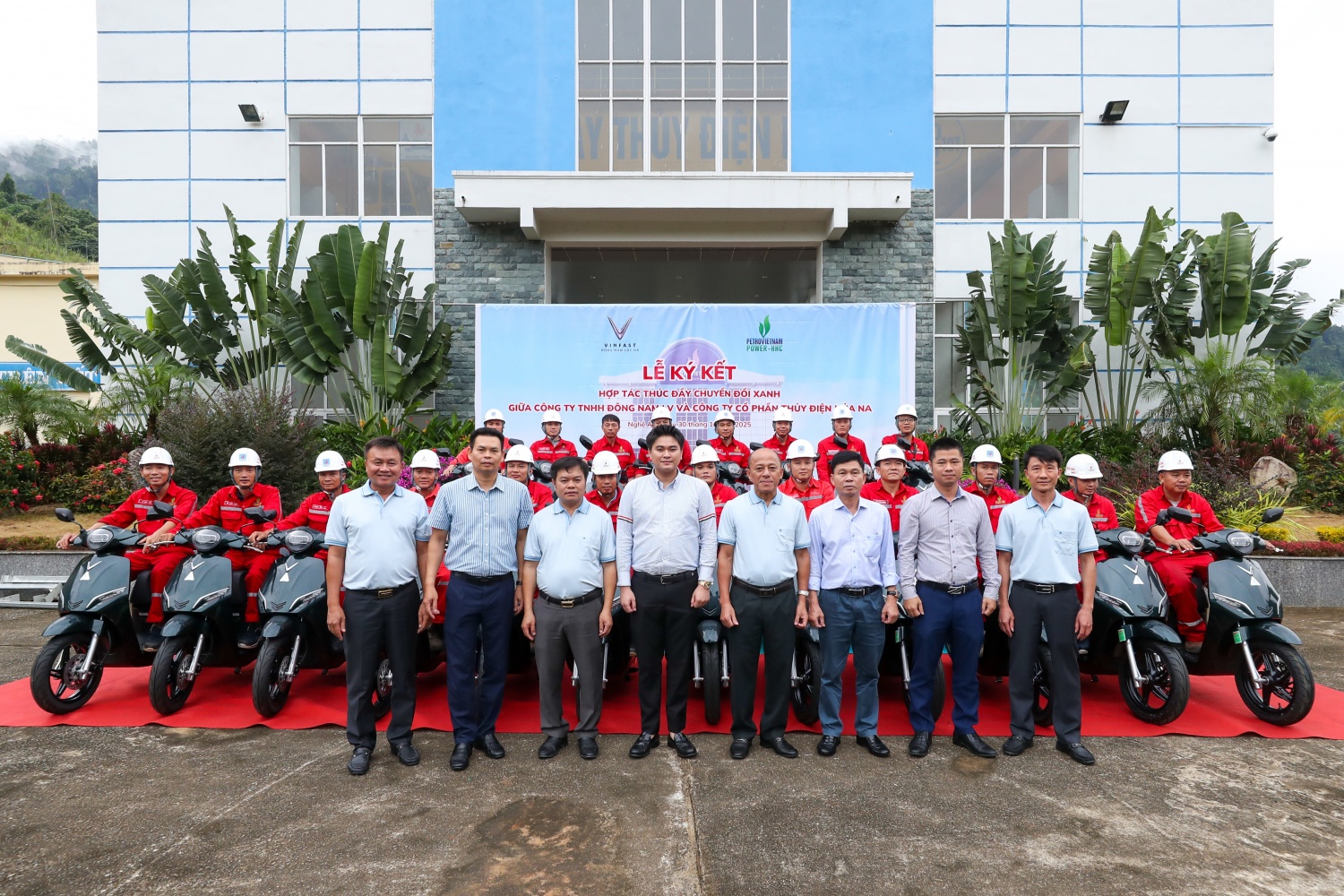 Thủy điện Hủa Na hợp tác cùng Vinfast nỗ lực thúc đẩy chuyển đổi năng lượng xanh Thủy điện Hủa Na hợp tác cùng Vinfast nỗ lực thúc đẩy chuyển đổi năng lượng xanh