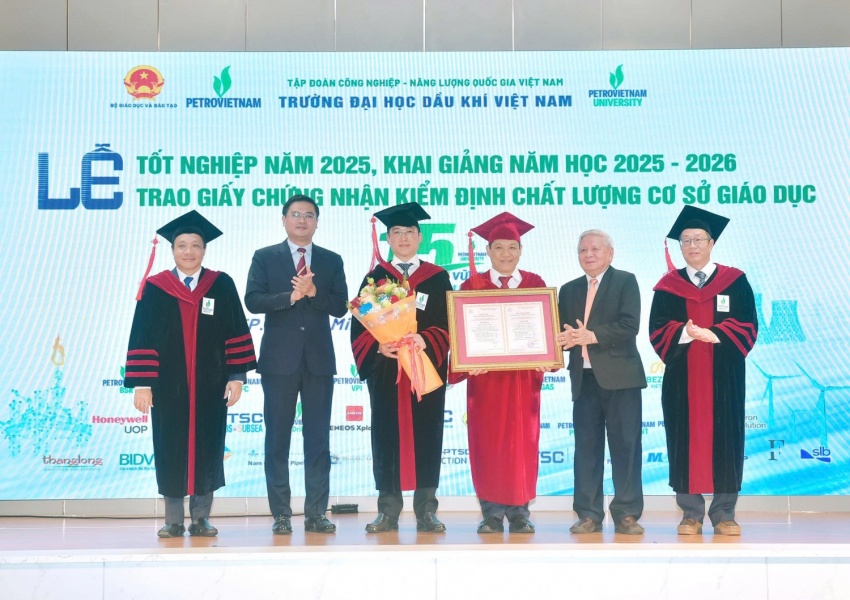 PVU tự hào đón nhận Giấy chứng nhận Kiểm định chất lượng giáo dục chu kỳ mới PVU vinh dự đón nhận Giấy chứng nhận Kiểm định chất lượng giáo dục chu kỳ mới