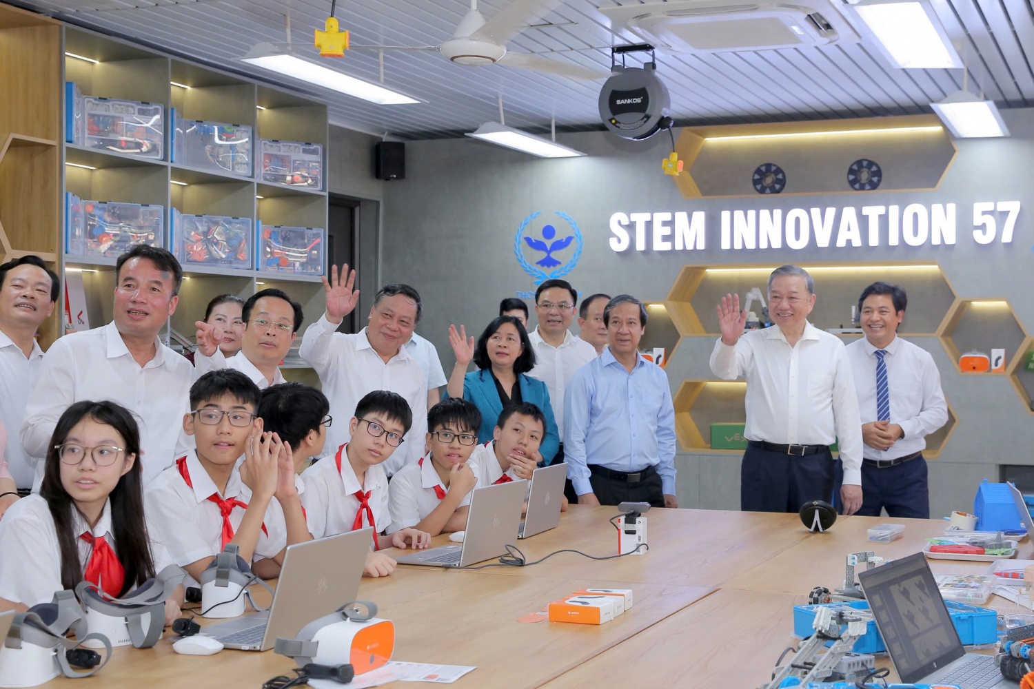 STEM Innovation Petrovietnam: Tiên phong đổi mới, kiến tạo tương lai cho đất nước STEM Innovation Petrovietnam: Tiên phong đổi mới, kiến tạo tương lai cho đất nước