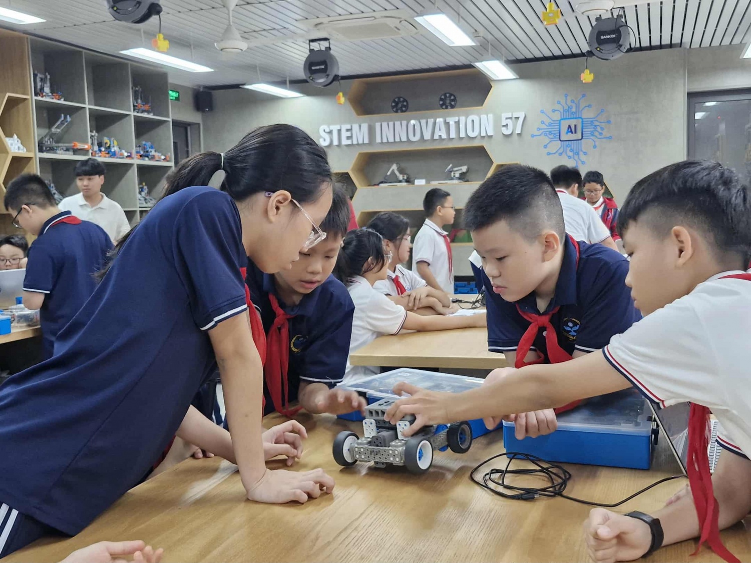 Một giờ học trong “phòng STEM” của học sinh Cầu Giấy Một giờ học trong “phòng STEM” của học sinh Cầu Giấy