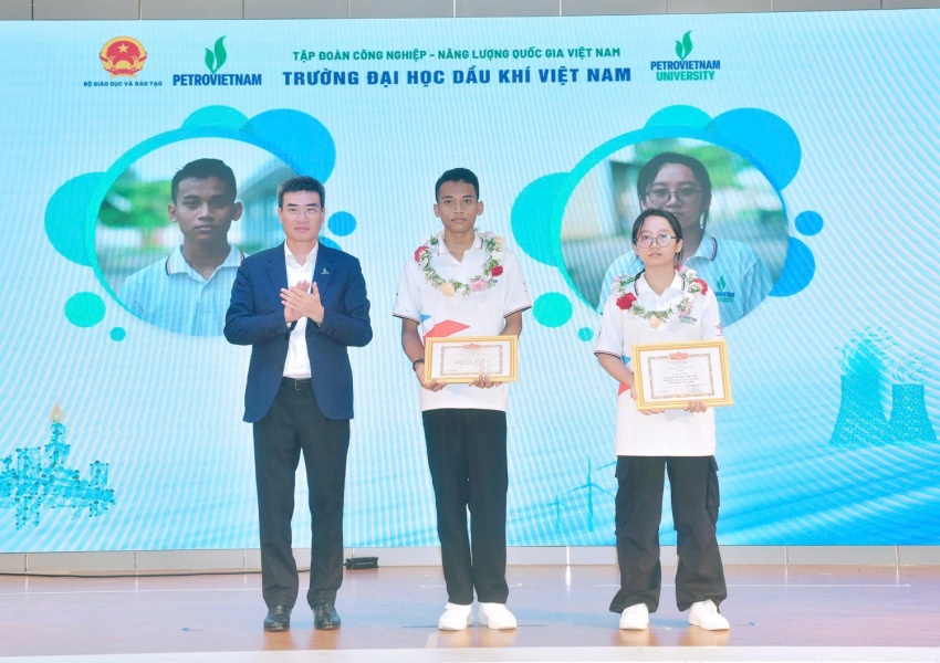 PVU long trọng tổ chức Lễ Khai giảng năm học mới 2025-2026 và Trao bằng Tốt nghiệp 2025   PVU long trọng tổ chức Lễ khai giảng năm học mới 2025-2026 và trao bằng tốt nghiệp 2025