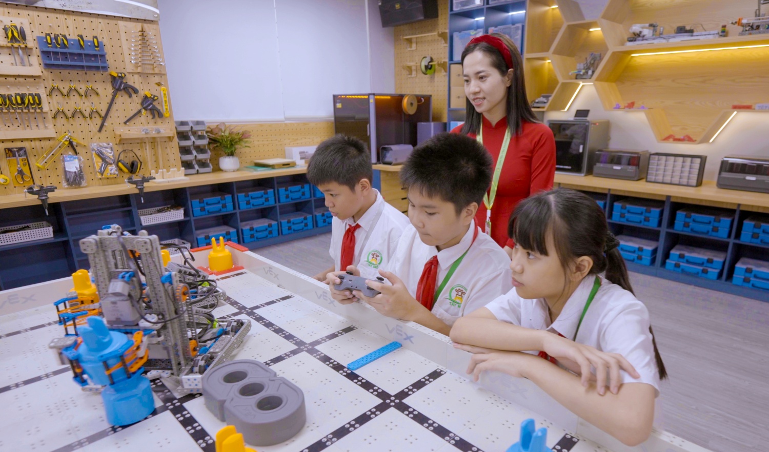 "Tôi rất ấn tượng khi Petrovietnam coi giáo dục - tri thức - công nghệ là nền tảng phát triển bền vững"