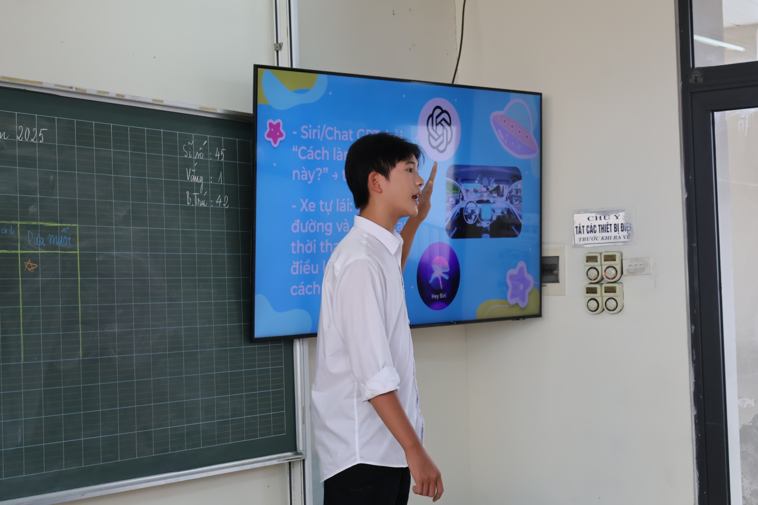 Thành viên The Up Project chia sẻ kiến thức về trí tuệ nhân tạo (AI) cho các em nhỏ qua những bài học sinh động và trực quan. Thành viên The Up Project chia sẻ kiến thức về trí tuệ nhân tạo (AI) cho các em nhỏ qua những bài học sinh động và trực quan.