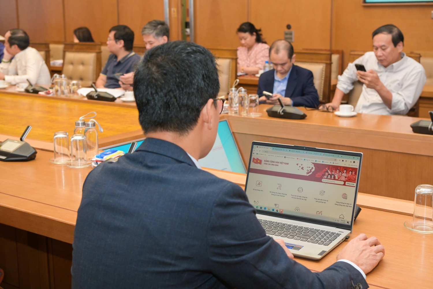 Đảng bộ BMQL&ĐH Petrovietnam chuyển đổi số mạnh mẽ, tiên phong triển khai “Sổ tay đảng viên điện tử” Đảng bộ BMQL&ĐH Petrovietnam chuyển đổi số mạnh mẽ, tiên phong triển khai “Sổ tay đảng viên điện tử”