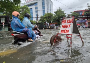Quảng Ngãi: Mưa lớn tiếp diễn, nguy cơ lũ chồng lũ và sạt lở