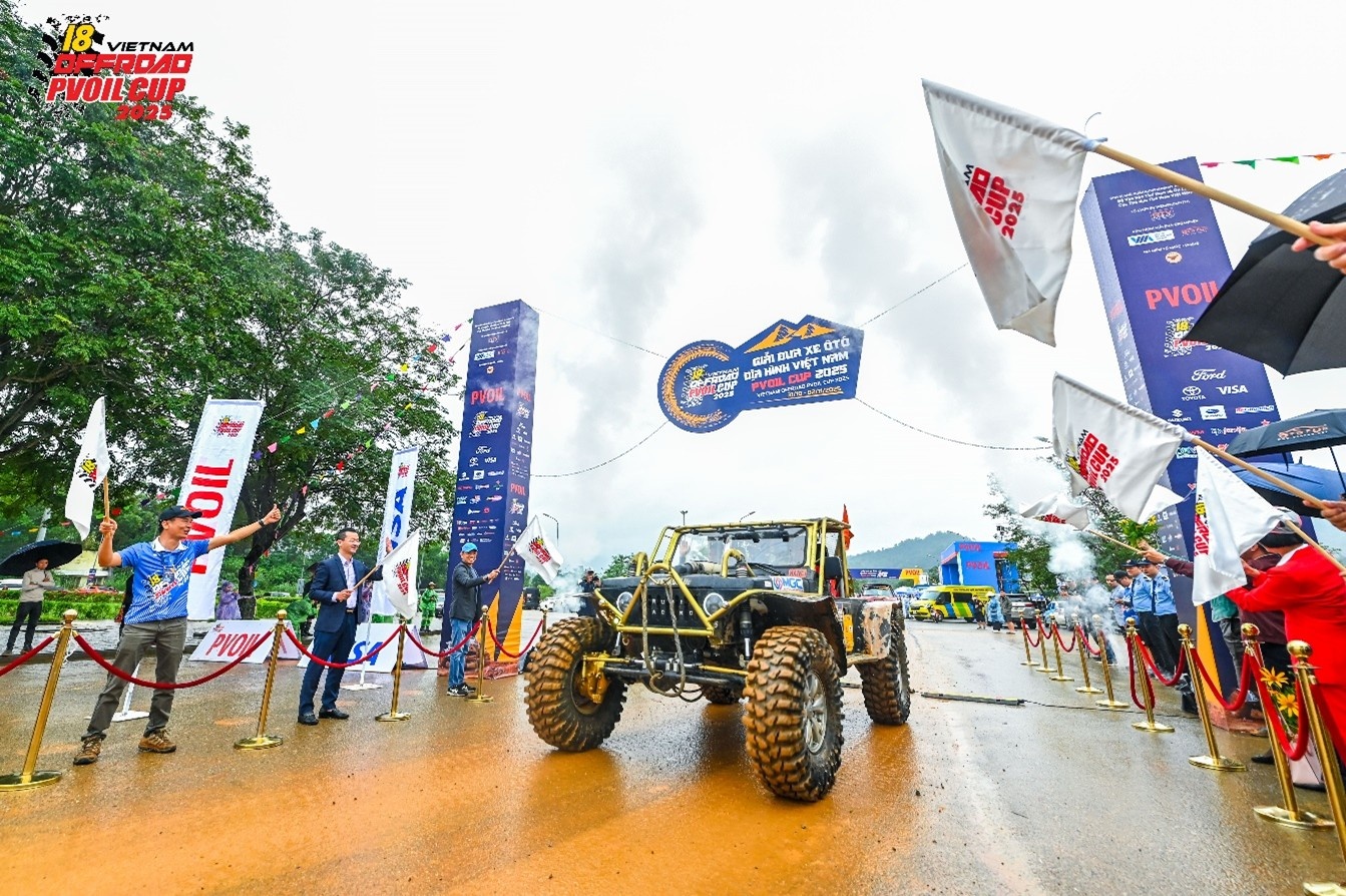 Khai mạc PVOIL VOC 2025, ghi dấu 10 năm đồng hành cùng giải đua xe ô tô địa hình Việt Nam