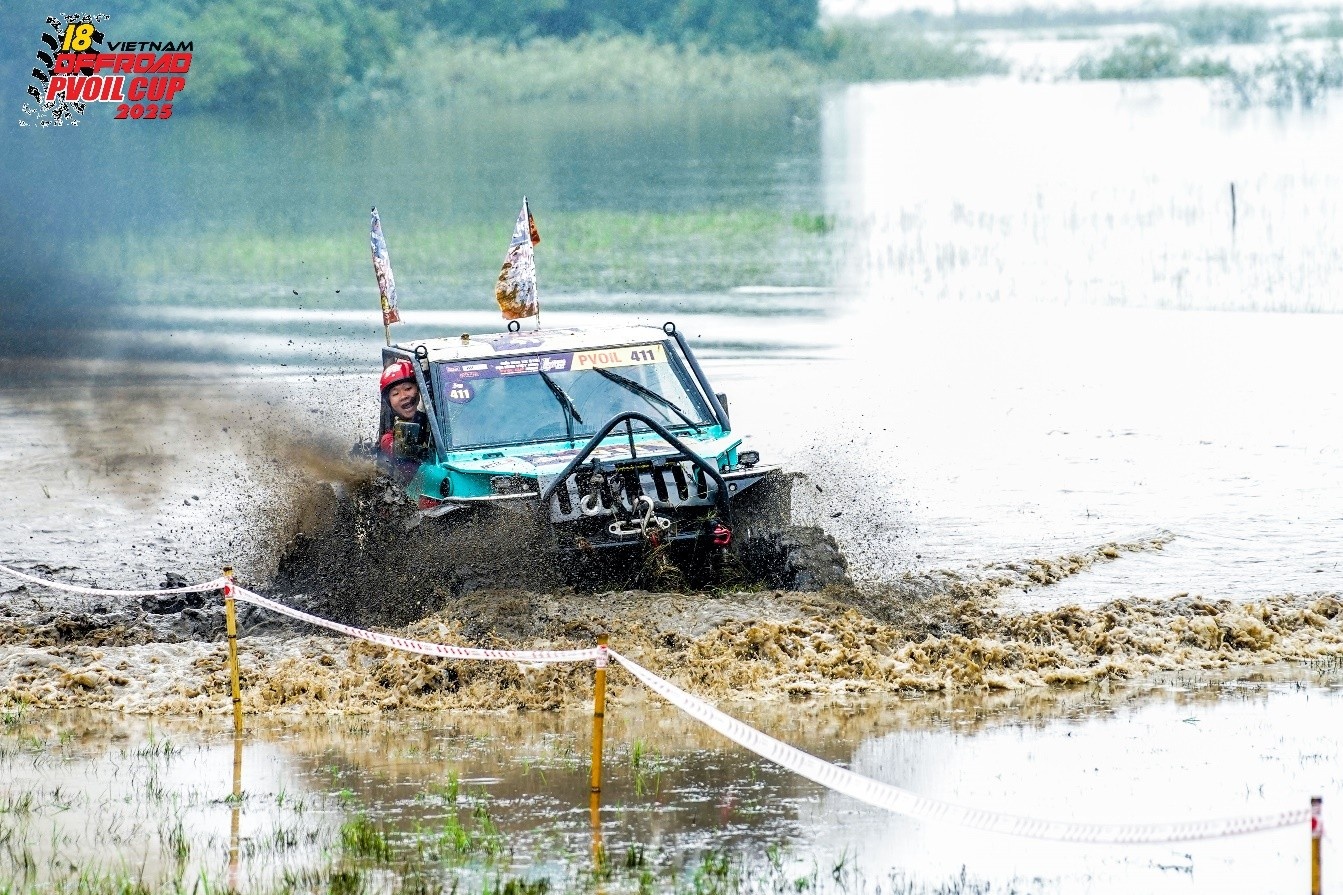 Khai mạc PVOIL VOC 2025, ghi dấu 10 năm đồng hành cùng giải đua xe ô tô địa hình Việt Nam
