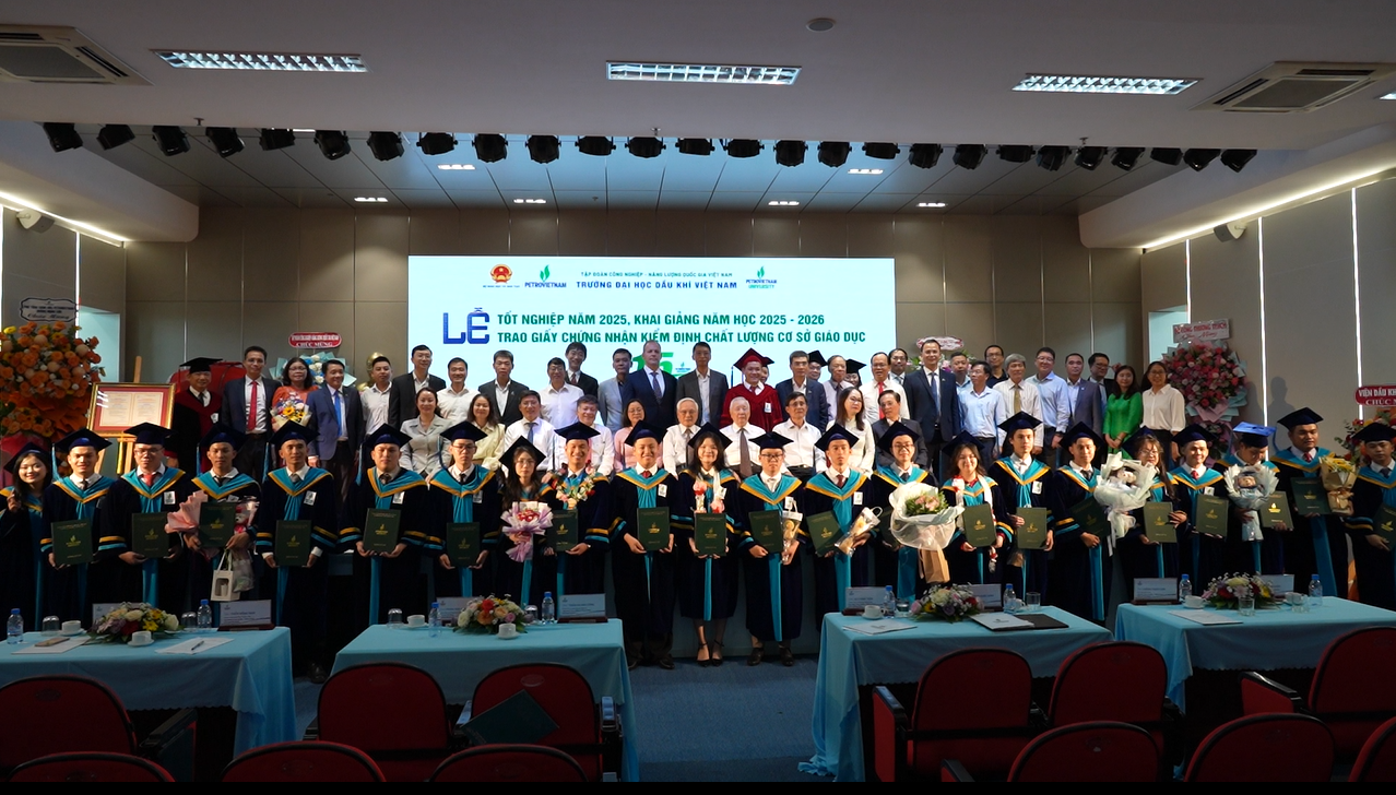 [VIDEO] PVU long trọng tổ chức Lễ khai giảng năm học mới 2025-2026 và trao bằng tốt nghiệp 2025