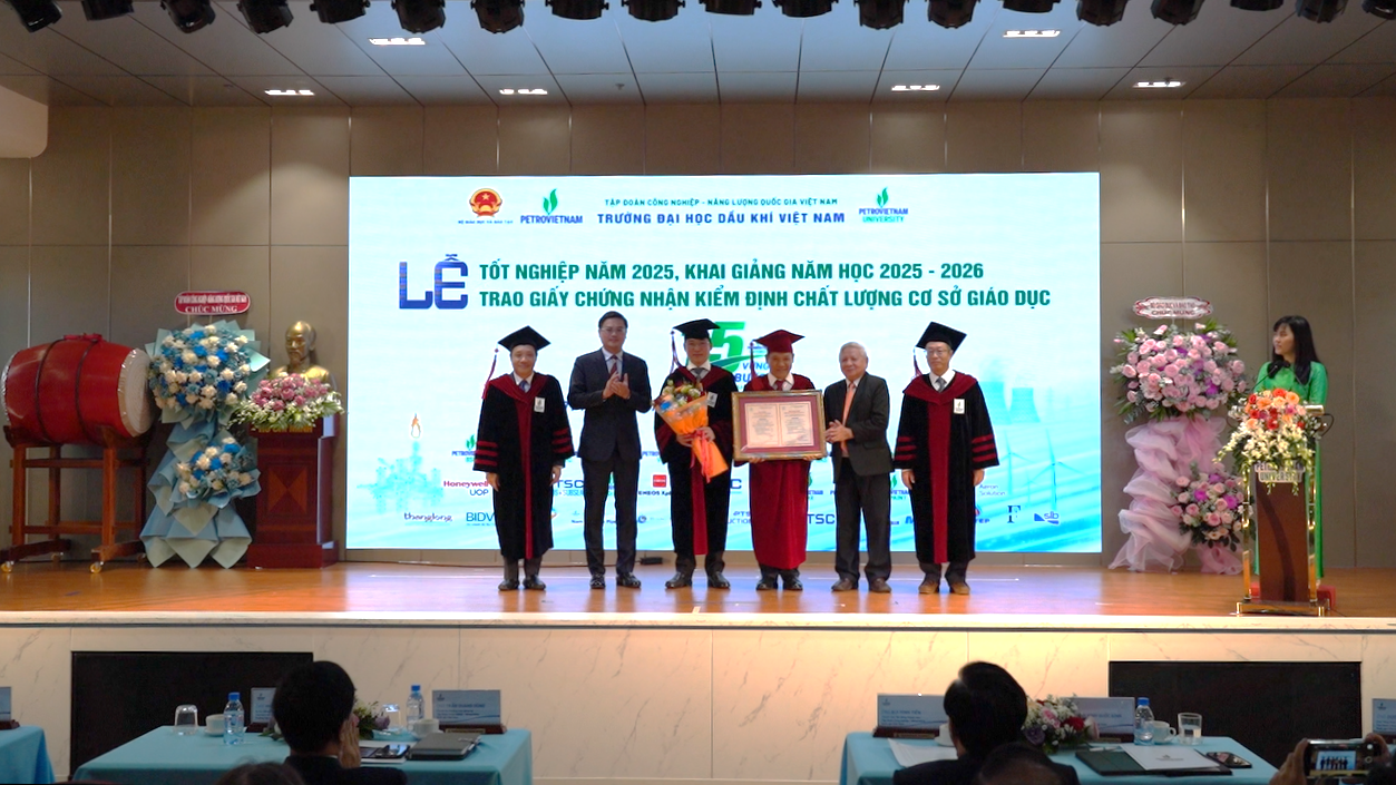 [VIDEO] PVU khai giảng năm học mới 2025-2026: Dấu ấn hợp tác - Khẳng định chất lượng - Kiến tạo tương lai