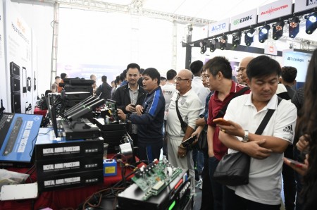 Trải nghiệm công nghệ âm thanh, ánh sáng hiện đại tại PLASE SHOW Hà Nội 2025