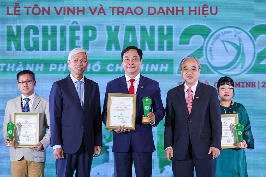 EVNHCMC – Tiên phong xây dựng lưới điện thông minh, đồng hành cùng sự phát triển của Thành phố Hồ Chí Minh EVNHCMC - Tiên phong xây dựng lưới điện thông minh, đồng hành cùng sự phát triển của TP HCM