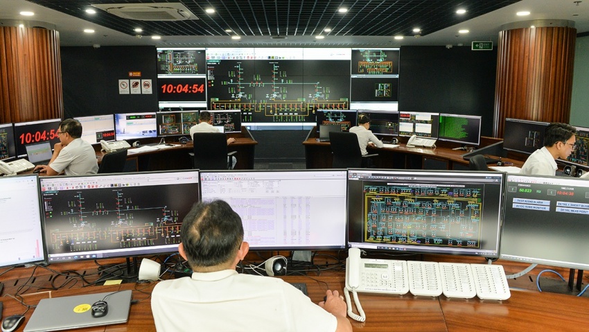 EVNHCMC – Tiên phong xây dựng lưới điện thông minh, đồng hành cùng sự phát triển của Thành phố Hồ Chí Minh EVNHCMC - Tiên phong xây dựng lưới điện thông minh, đồng hành cùng sự phát triển của TP HCM