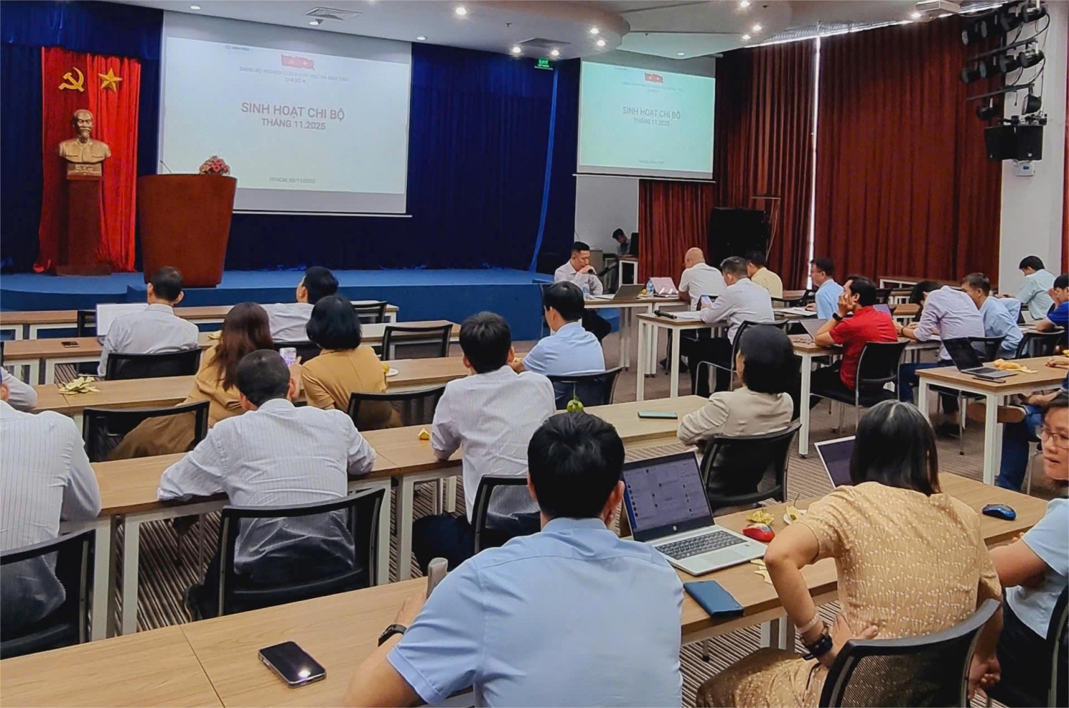 Đảng bộ Nghiên cứu Khoa học và Đào tạo sinh hoạt chi bộ theo chủ đề “Tiên phong - Vượt trội - Bền vững - Toàn cầu” Đảng bộ Nghiên cứu Khoa học và Đào tạo sinh hoạt chi bộ theo chủ đề “Tiên phong - Vượt trội - Bền vững - Toàn cầu”