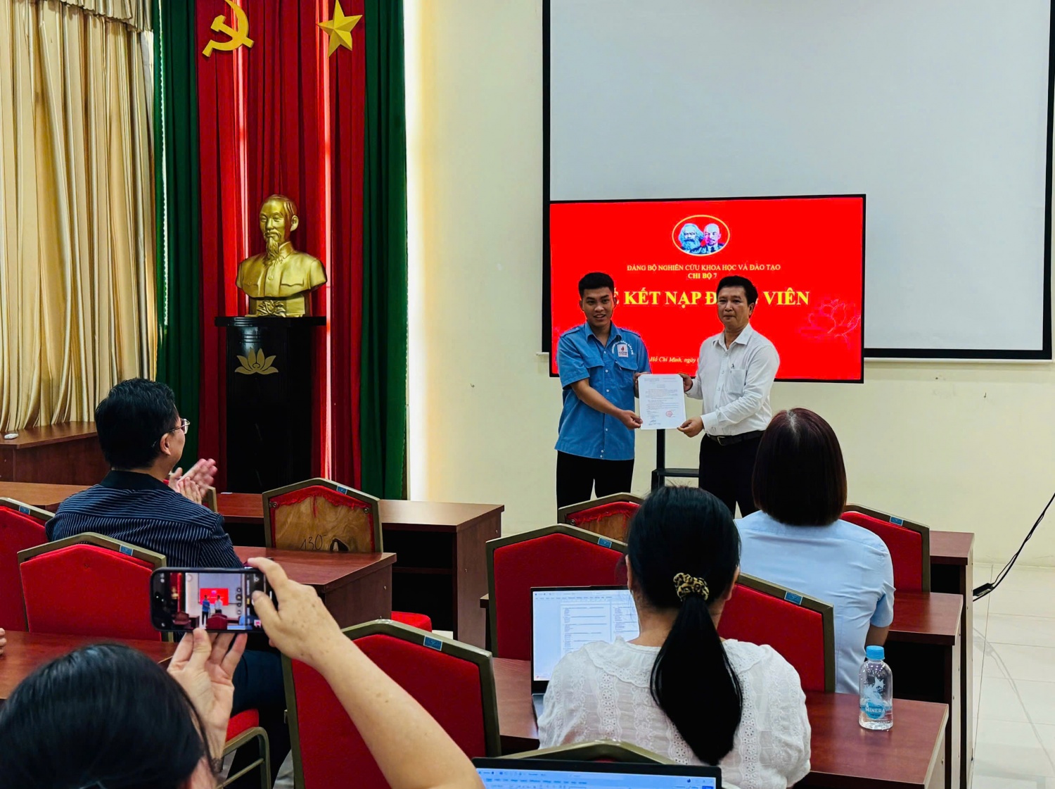 Đảng bộ Nghiên cứu Khoa học và Đào tạo sinh hoạt chi bộ theo chủ đề “Tiên phong - Vượt trội - Bền vững - Toàn cầu” Đảng bộ Nghiên cứu Khoa học và Đào tạo sinh hoạt chi bộ theo chủ đề “Tiên phong - Vượt trội - Bền vững - Toàn cầu”