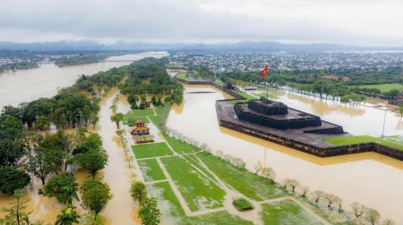 [Chùm ảnh] Lũ chồng lũ, Đại nội Huế tiếp tục bị “bao vây” giữa biển nước