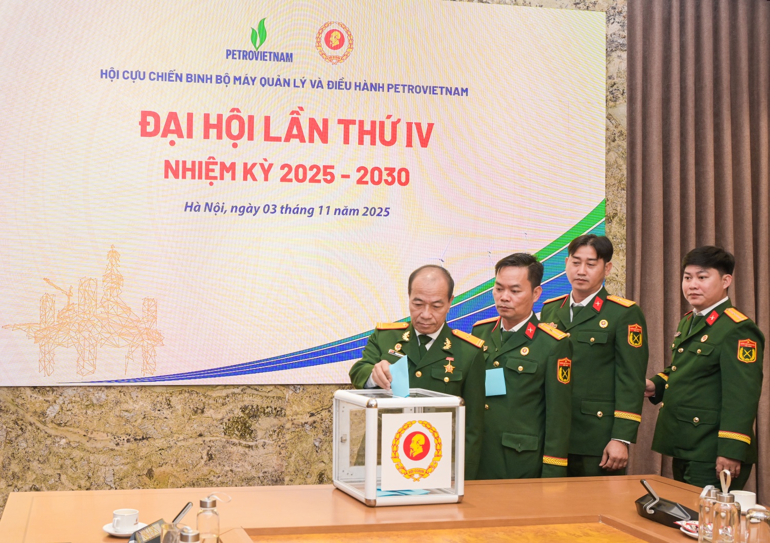 Phát huy phẩm chất “Bộ đội Cụ Hồ”, Hội CCB BMQL&ĐH Petrovietnam vững bước trong nhiệm kỳ mới Phát huy phẩm chất “Bộ đội Cụ Hồ”, Hội CCB BMQL&ĐH Petrovietnam vững bước trong nhiệm kỳ mới