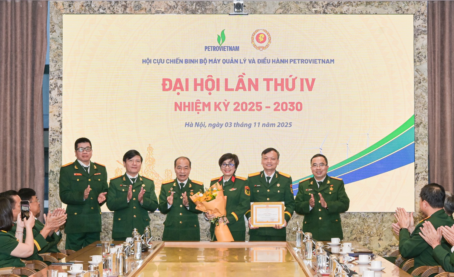 Phát huy phẩm chất “Bộ đội Cụ Hồ”, Hội CCB BMQL&ĐH Petrovietnam vững bước trong nhiệm kỳ mới Phát huy phẩm chất “Bộ đội Cụ Hồ”, Hội CCB BMQL&ĐH Petrovietnam vững bước trong nhiệm kỳ mới