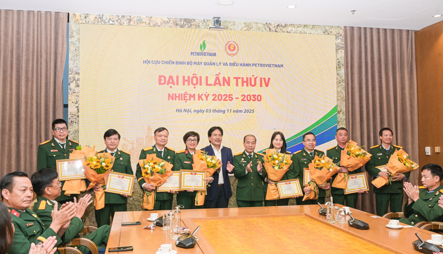 Phát huy phẩm chất “Bộ đội Cụ Hồ”, Hội CCB BMQL&ĐH Petrovietnam vững bước trong nhiệm kỳ mới Phát huy phẩm chất “Bộ đội Cụ Hồ”, Hội CCB BMQL&ĐH Petrovietnam vững bước trong nhiệm kỳ mới