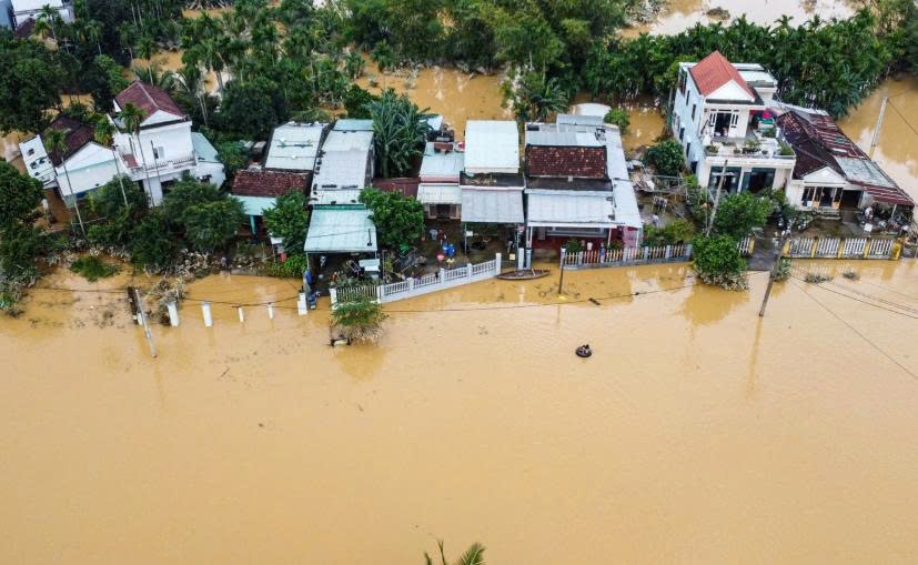 Miền Trung tạnh mưa, lũ trên các sông đang rút dần