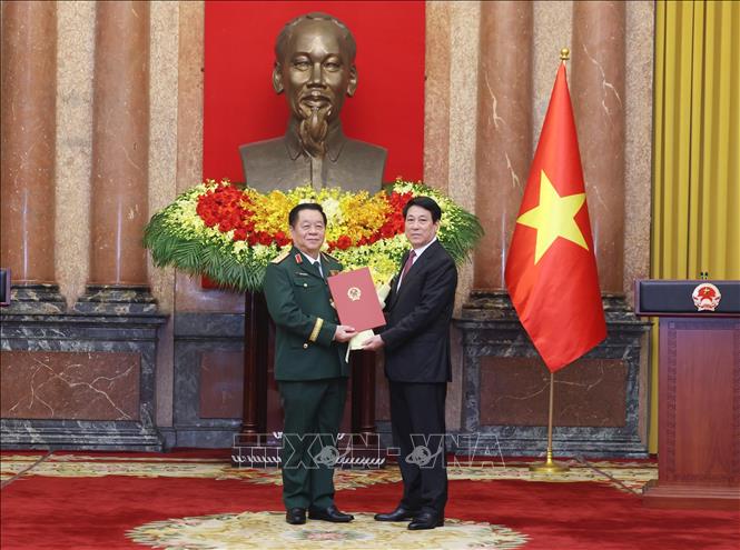 Trao quyết định bổ nhiệm Chủ nhiệm Tổng cục Chính trị và thăng quân hàm Đại tướng, Thượng tướng Trao quyết định bổ nhiệm Chủ nhiệm Tổng cục Chính trị và thăng quân hàm Đại tướng, Thượng tướng