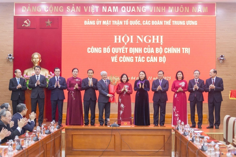 Đồng chí Bùi Minh Hoài giữ chức Bí thư Đảng ủy MTTQ, các Đoàn thể Trung ương Đồng chí Bùi Minh Hoài giữ chức Bí thư Đảng ủy MTTQ, các Đoàn thể Trung ương