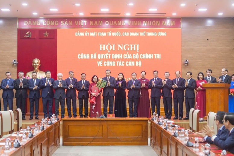 Đồng chí Bùi Minh Hoài giữ chức Bí thư Đảng ủy MTTQ, các Đoàn thể Trung ương Đồng chí Bùi Minh Hoài giữ chức Bí thư Đảng ủy MTTQ, các Đoàn thể Trung ương