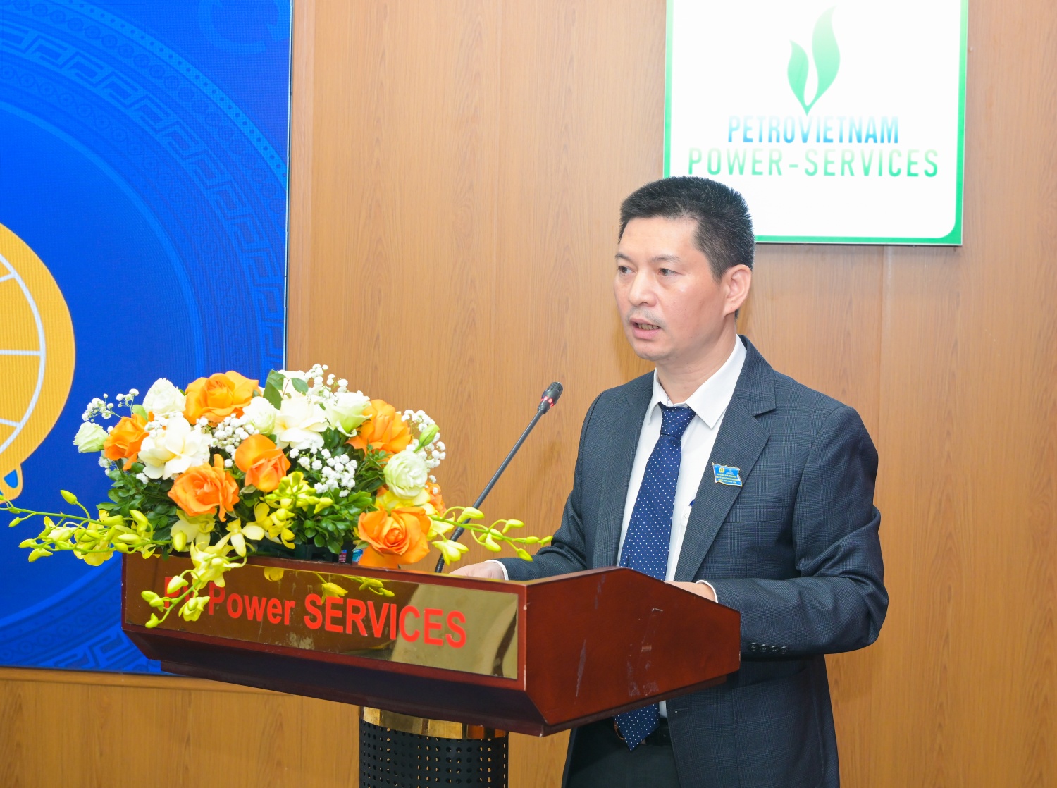 Đồng chí Kim Ngọc Quang, Phó Chủ tịch Công đoàn PVPS trình bày báo cáo tổng kết hoạt động Công đoàn nhiệm kỳ 2023–2025 và phương hướng, mục tiêu, nhiệm vụ nhiệm kỳ 2025–2030 Đồng chí Kim Ngọc Quang, Phó Chủ tịch Công đoàn PVPS trình bày báo cáo tổng kết hoạt động Công đoàn nhiệm kỳ 2023–2025 và phương hướng, mục tiêu, nhiệm vụ nhiệm kỳ 2025–2030