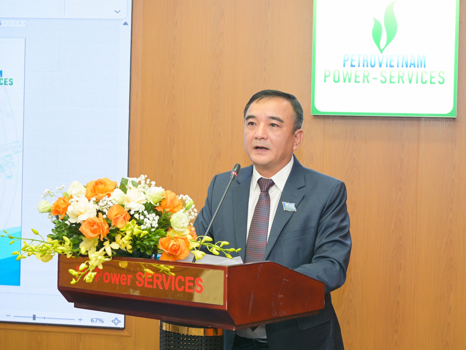 Đồng chí Bùi Văn Chinh, Phó Giám đốc, Chủ tịch Công đoàn PVPS trình bày báo cáo kiểm điểm của Ban Chấp hành nhiệm kỳ vừa qua, chỉ ra những hạn chế, rút ra bài học kinh nghiệm quý báu để tiếp tục nâng cao chất lượng hoạt động trong giai đoạn tới. Đồng chí Bùi Văn Chinh, Phó Giám đốc, Chủ tịch Công đoàn PVPS trình bày báo cáo kiểm điểm của Ban Chấp hành nhiệm kỳ vừa qua, chỉ ra những hạn chế, rút ra bài học kinh nghiệm quý báu để tiếp tục nâng cao chất lượng hoạt động trong giai đoạn tới.