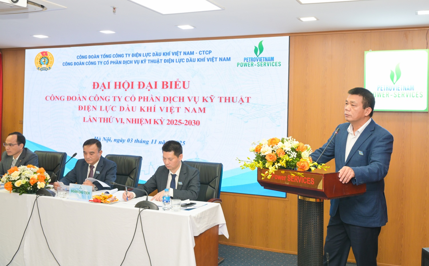 Đồng chí Vũ Anh Tuấn, Phó Bí thư phụ trách Đảng ủy, Giám đốc Power Services phát biểu tại Đại hội Đồng chí Vũ Anh Tuấn, Phó Bí thư phụ trách Đảng ủy, Giám đốc Power Services phát biểu tại Đại hội