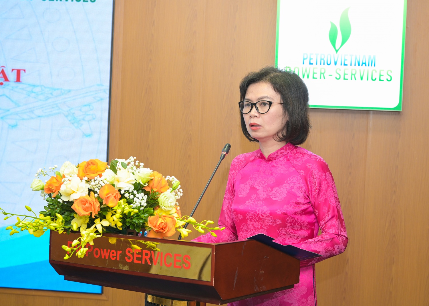 Đồng chí Ngô Hồng Vân, Ủy viên Ban Thường vụ Đảng ủy, Chủ tịch Công đoàn Tổng công ty Điện lực Dầu khí Việt Nam (PV Power) phát biểu chỉ đạo Đại hội Đồng chí Ngô Hồng Vân, Ủy viên Ban Thường vụ Đảng ủy, Chủ tịch Công đoàn Tổng công ty Điện lực Dầu khí Việt Nam (PV Power) phát biểu chỉ đạo Đại hội