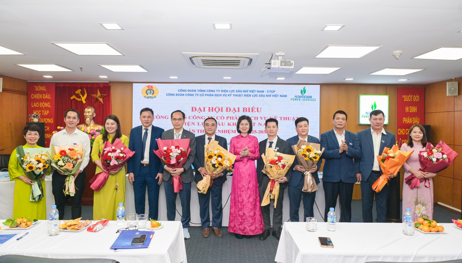 Lãnh đạo PVPS và PV Power chúc mừng Ban Chấp hành Công đoàn PVPS nhiệm kỳ 2025-2030. Lãnh đạo PVPS và PV Power chúc mừng Ban Chấp hành Công đoàn PVPS nhiệm kỳ 2025-2030.