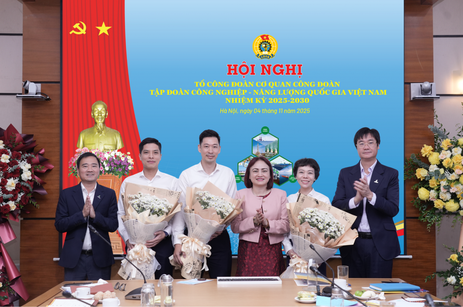 Hội nghị chúc mừng Tổ trưởng, Tổ phó Tổ Công đoàn Cơ quan Công đoàn Tập đoàn nhiệm kỳ 2025-2030 Tổ Công đoàn Cơ quan Công đoàn Petrovietnam: Phát huy vai trò nòng cốt, đoàn kết, trách nhiệm trong giai đoạn mới