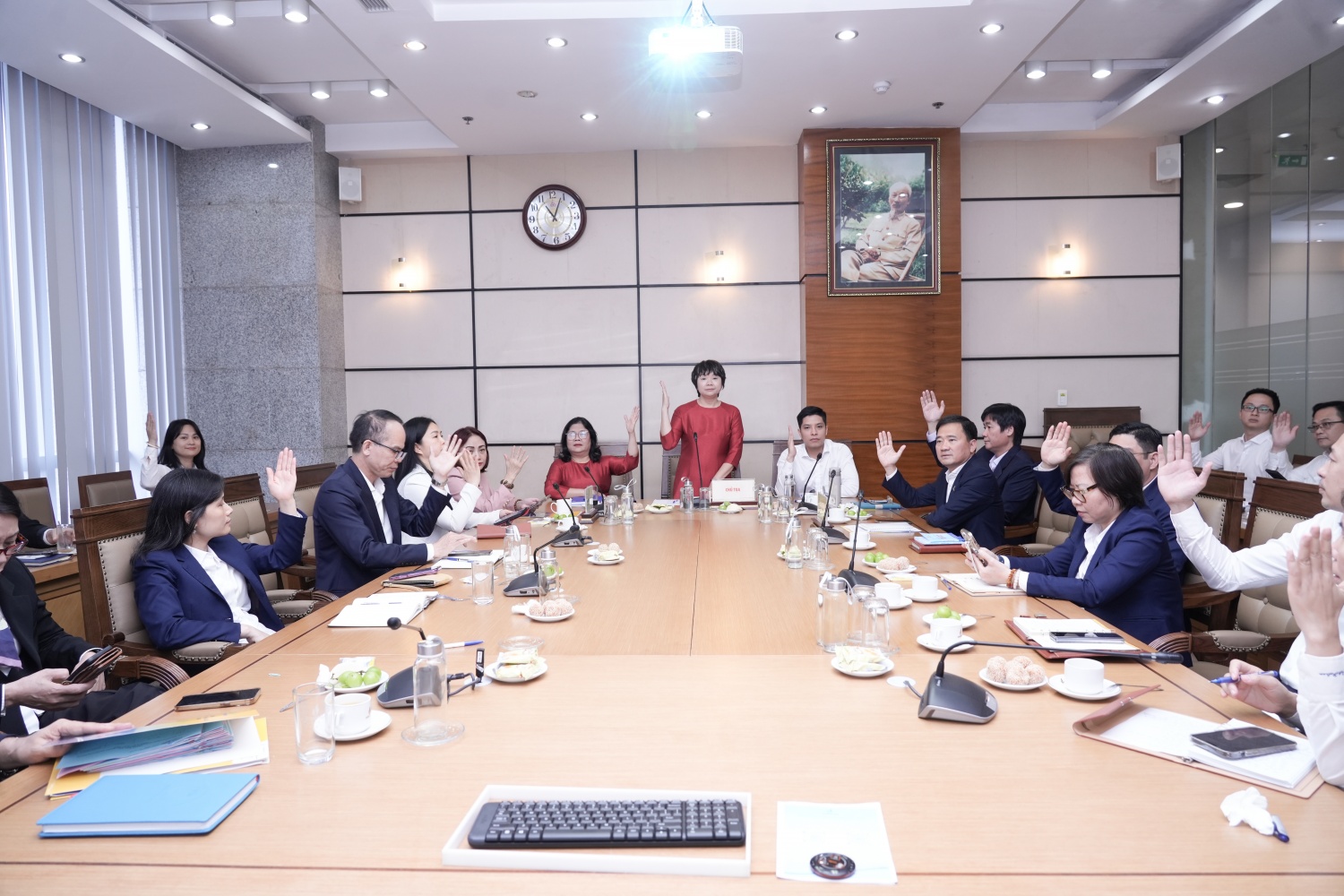 Các đại biểu biểu quyết tại Hội nghị Các đại biểu biểu quyết tại Hội nghị