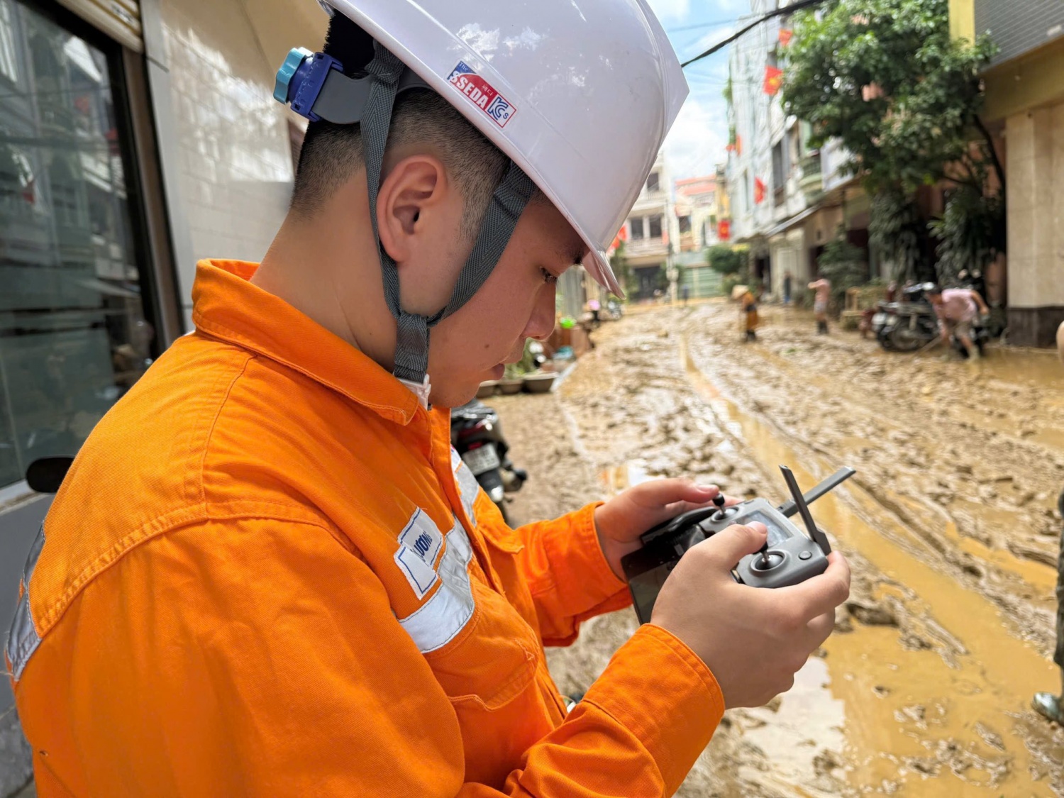 EVN tăng tốc hoàn thành các dự án nguồn và lưới điện lớn EVN tăng tốc hoàn thành các dự án nguồn và lưới điện lớn