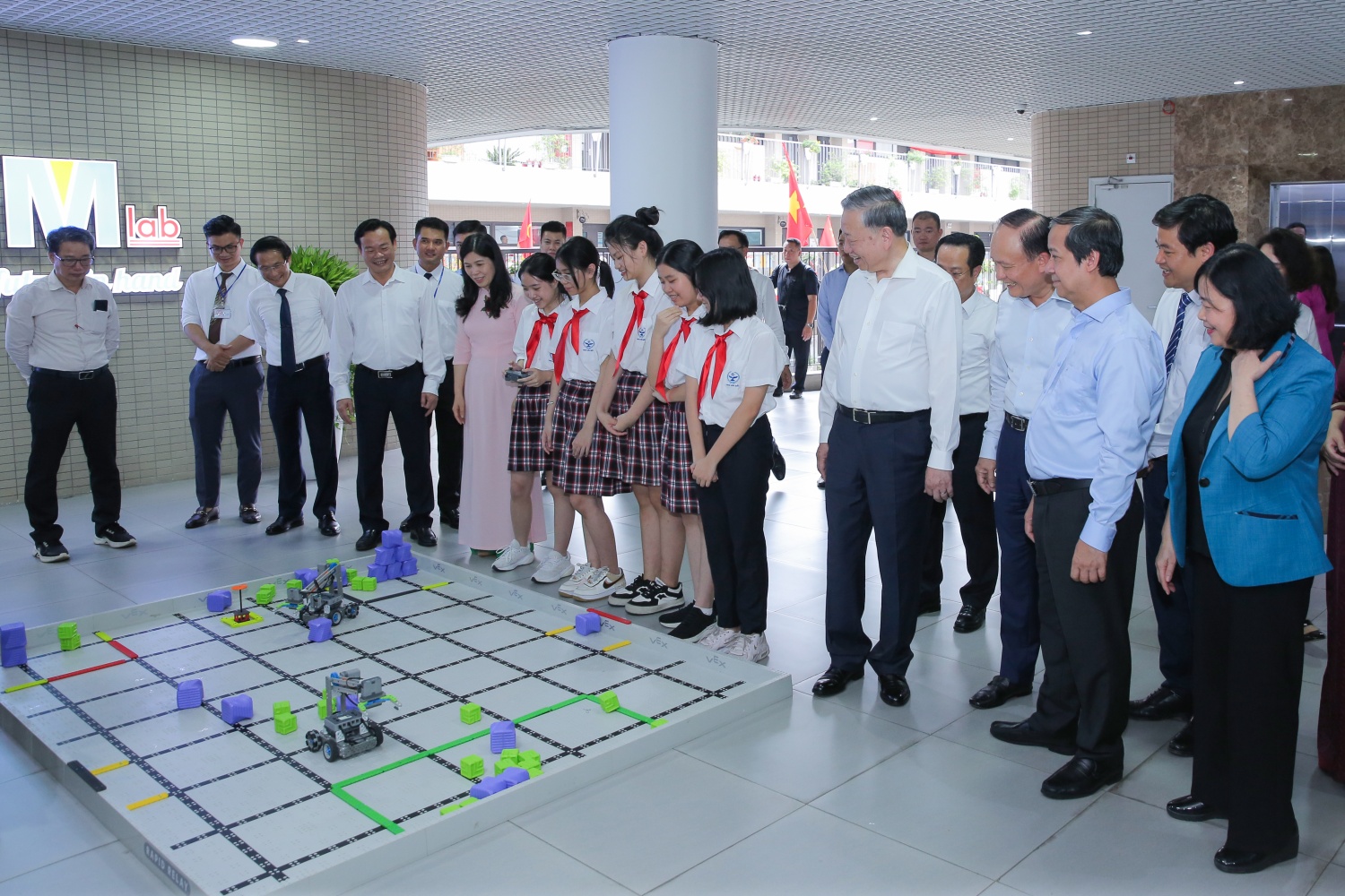 STEM Innovation Petrovietnam: Cánh cửa tri thức mới cho học sinh vùng cao Lâm Đồng STEM Innovation Petrovietnam: Cánh cửa tri thức mới cho học sinh vùng cao Lâm Đồng