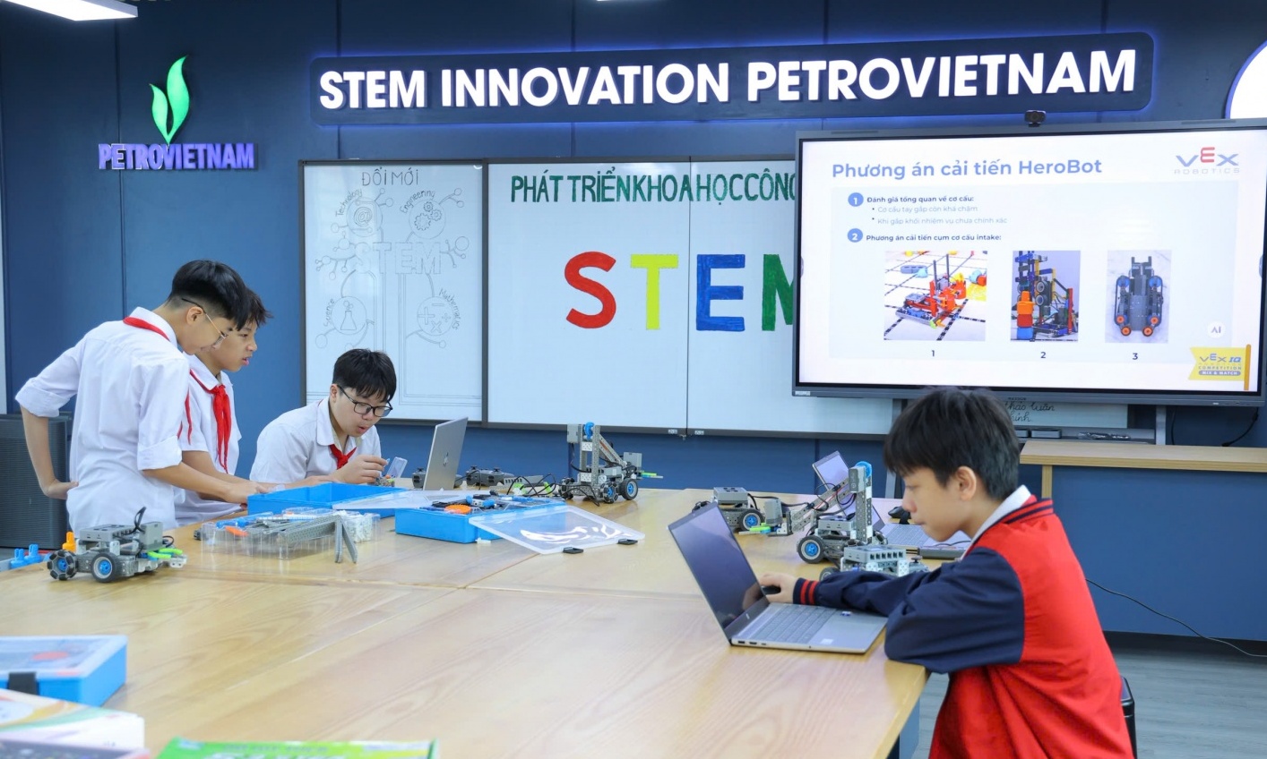 [VIDEO] Lan tỏa “sức nóng” tại phòng giáo dục thực hành STEM tại Trường THCS Tây Mỗ 3