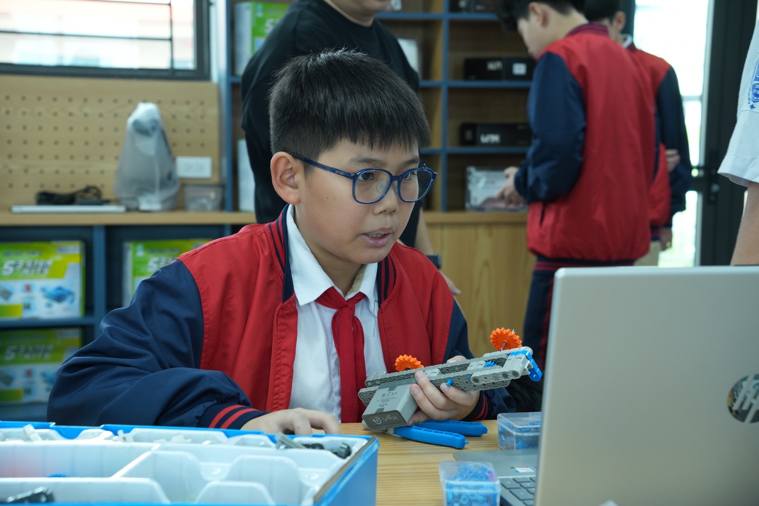 Phòng học STEM tại THCS Tây Mỗ 3 – “sức nóng” lan tỏa chỉ sau hơn một tháng hoạt động Phòng học STEM tại THCS Tây Mỗ 3 – “sức nóng” lan tỏa chỉ sau hơn một tháng hoạt động