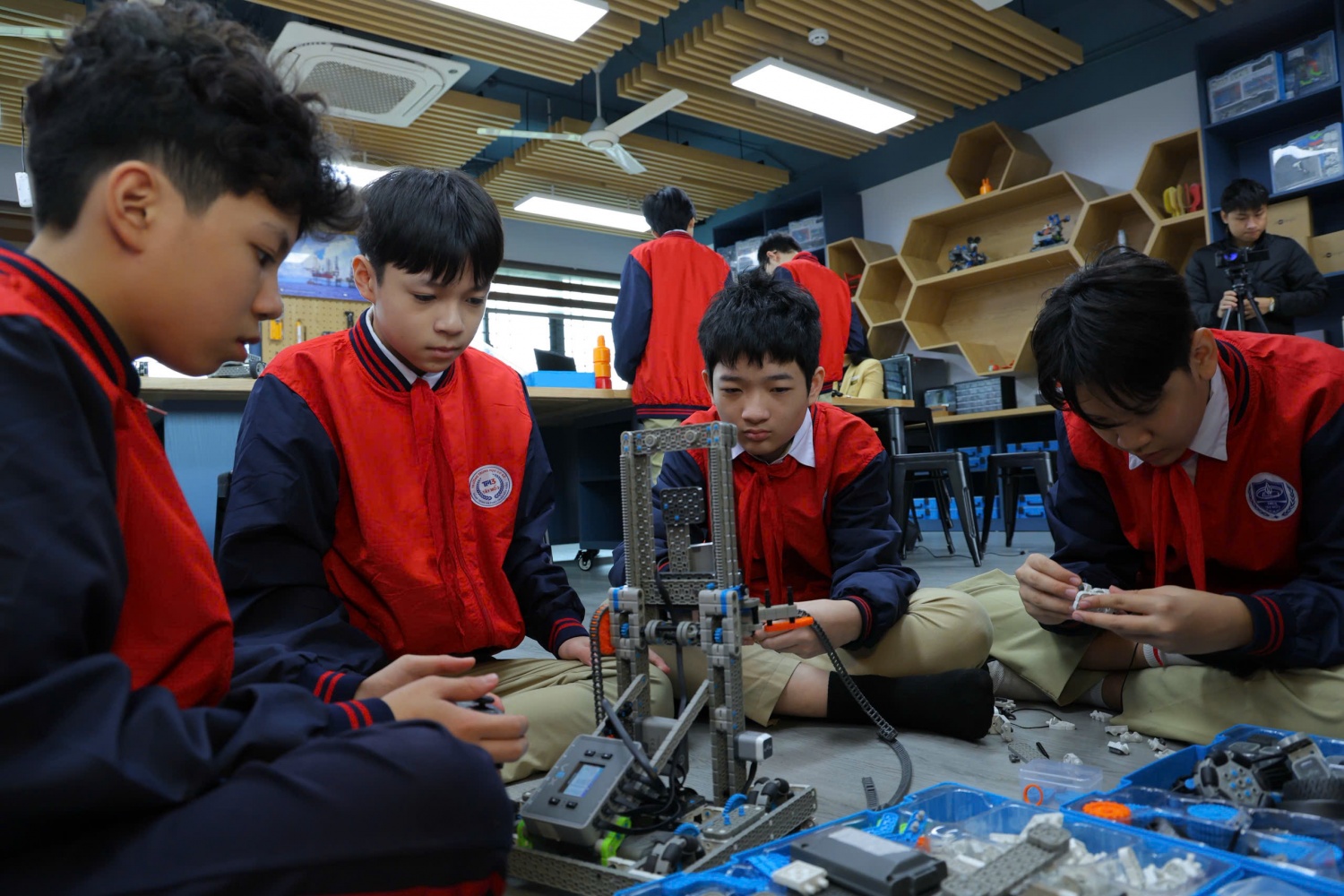 Phòng học STEM tại THCS Tây Mỗ 3 – “sức nóng” lan tỏa chỉ sau hơn một tháng hoạt động Phòng học STEM tại THCS Tây Mỗ 3 – “sức nóng” lan tỏa chỉ sau hơn một tháng hoạt động